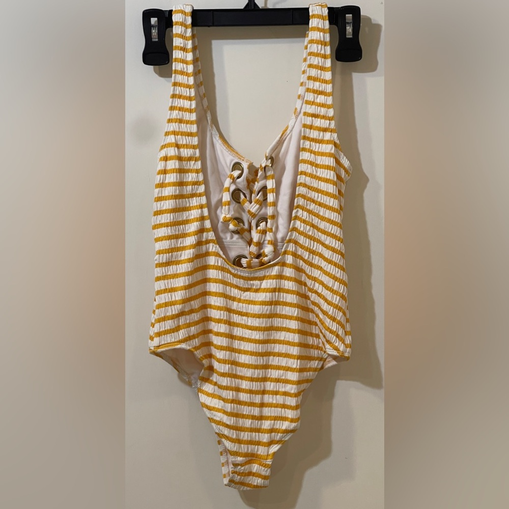 California Waves one piece bathing suit. - Picture 2 of 3